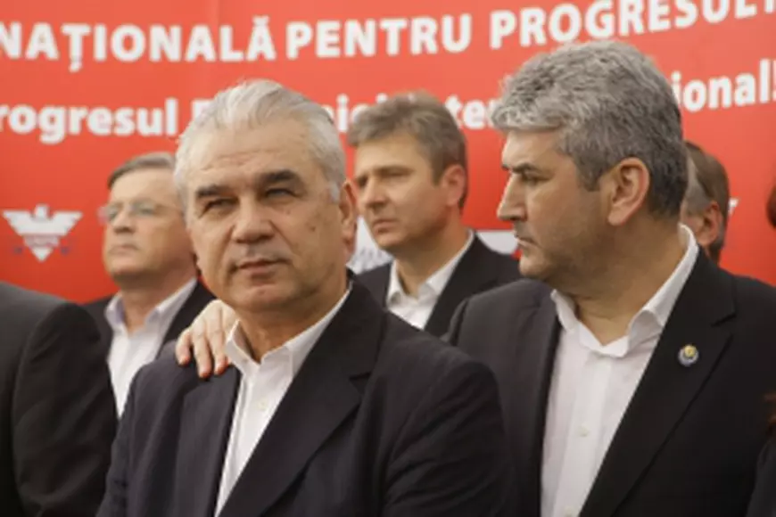 Anghel Iordănescu, alături de un prieten drag, Gabi Oprea (dreapta), de care-l leagă și multe interese