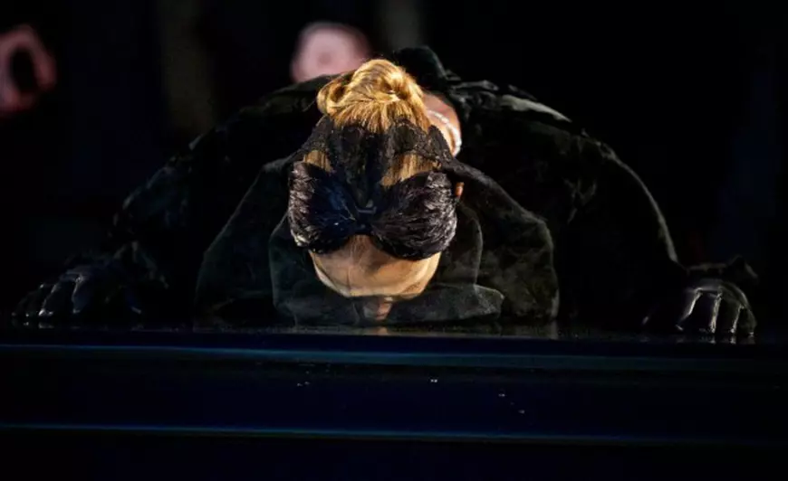 epaselect epa05119421 Canadian singer Celine Dion leans over of the coffin of her late husband Rene Angelil during the funeral ceremony at the Notre Dame Basilica in Montreal, Canada, 22 January 2016. EPA/ANDRE PICHETTE