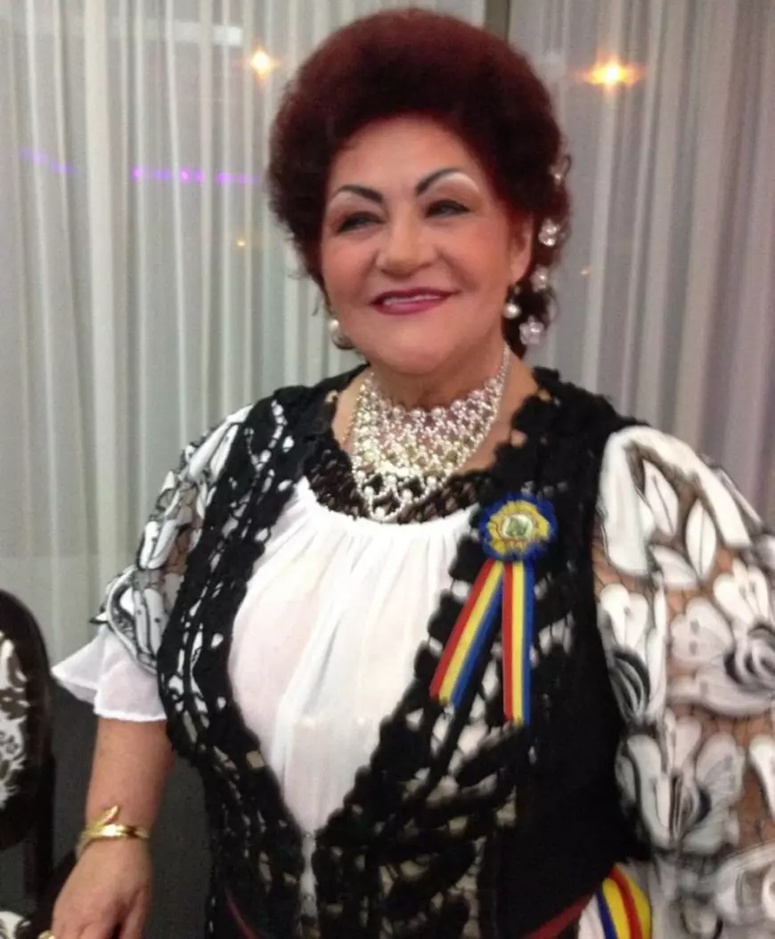 EXCLUSIV. Elena Merișoreanu ignoră sfatul medicilor și își riscă sănătatea. Nu poate renunța la tocuri!