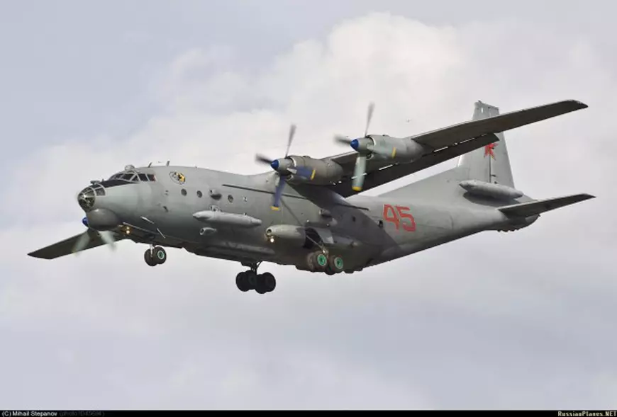 Avion Antonov An-12PP pentru război electronic