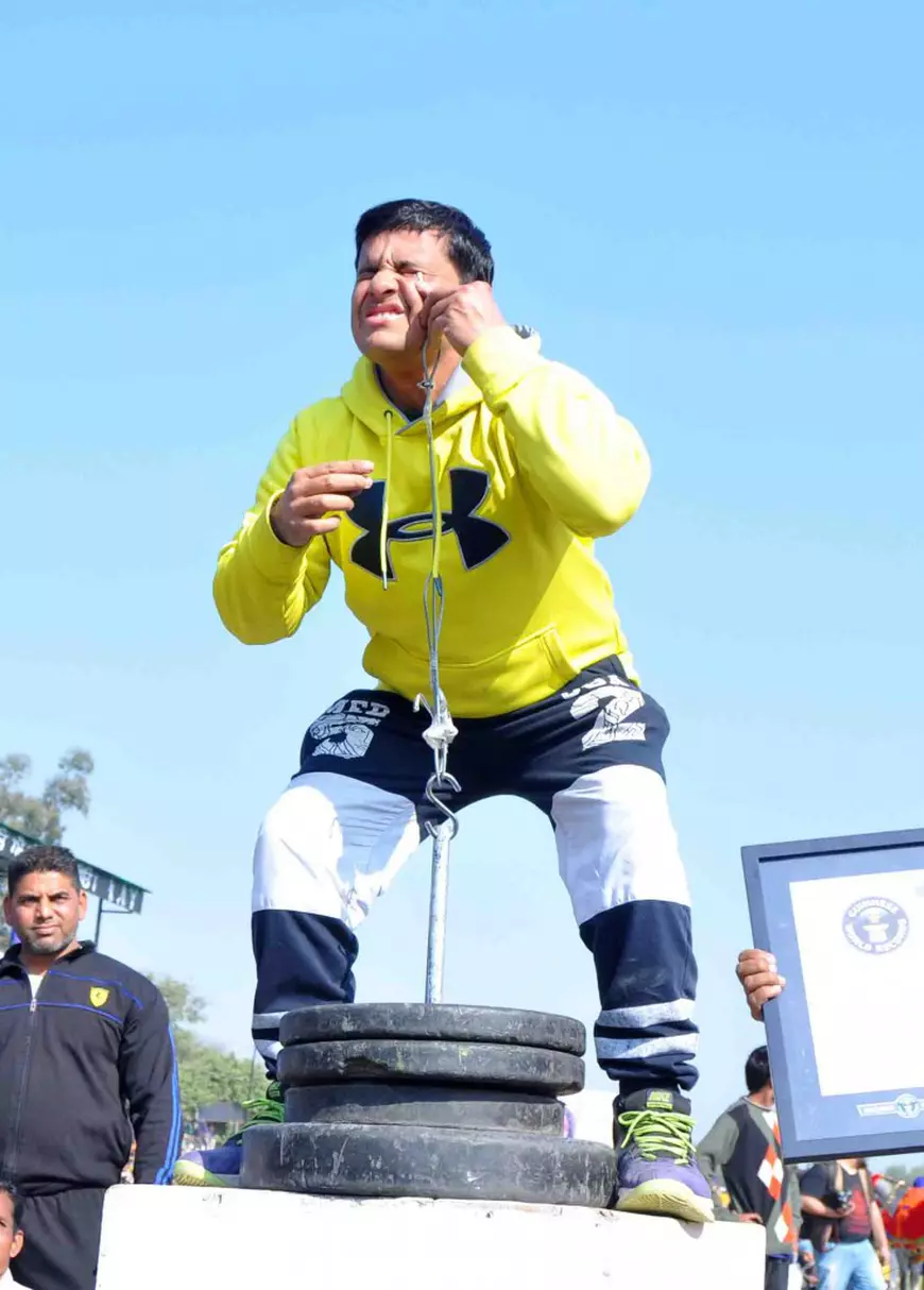 Rakesh Kumar Of India Lifts 82 Kg With His One Ear