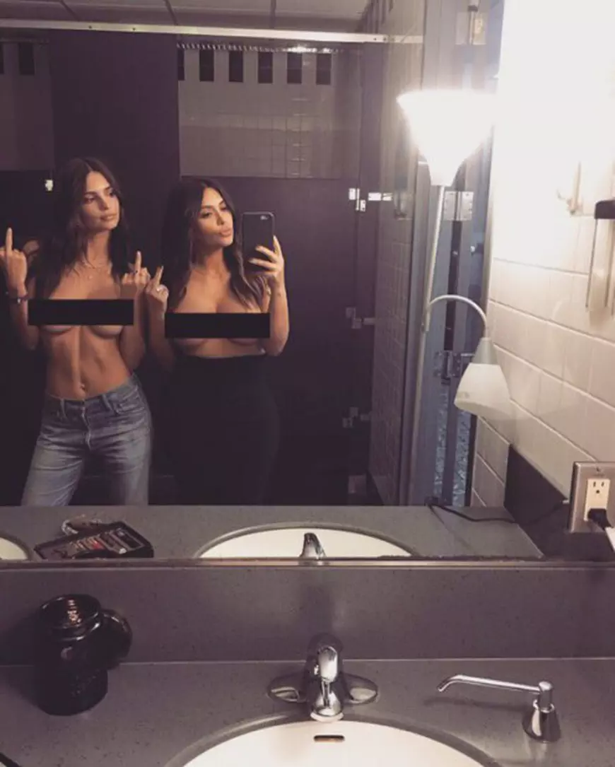 Kim Kardashian și Emily Ratajkowski 