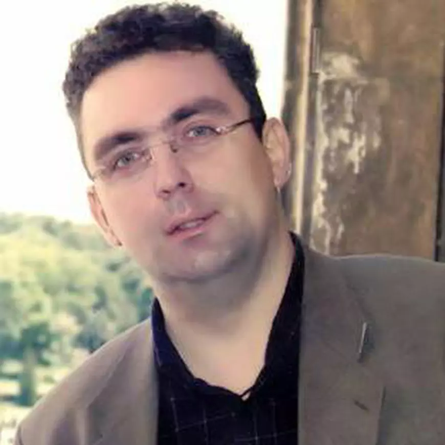 Jurnalistul Bogdan Rădulescu locuiește de șapte ani la Bruxelles, împreună cu soția, Cerasela, și băiatul lor Sabin (15 ani)