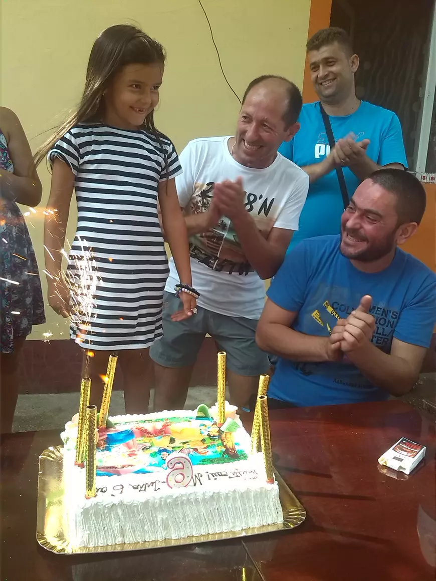 Alături de fiica lui