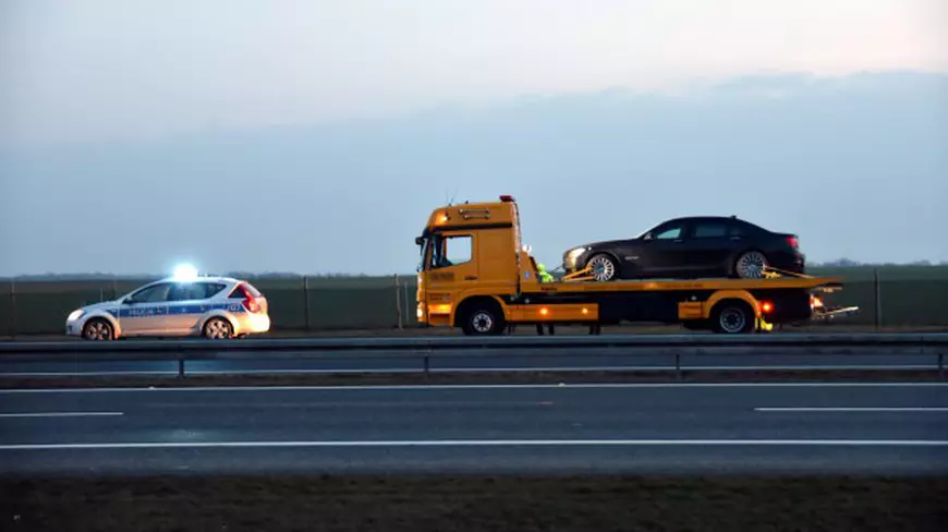 epa05195998 A picture made available 05 March 2015 shows the limousine of Polish President Andrzej Duda on a tow truck on the highway A4, near Lewin Brzeski, south Poland, 04 March 2016. The BMW car of Poland's President Andrzej Duda, was involved in a road traffic accident in the South of the Poland on 04 March. The limousine skid off the road and slid into a ditch. The Polish President was not injured in the accident.  EPA/BRZEG24 POLAND OUT  EDITORIAL USE ONLY