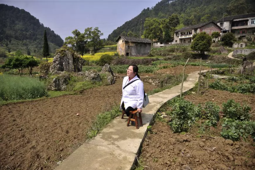 China - doctoriță fără picioare