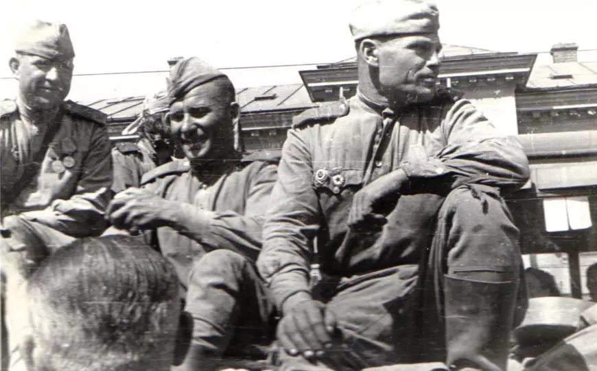 Soldații ruși ar fi trebuit doar să traverseze România, dar unii au rămas aici...