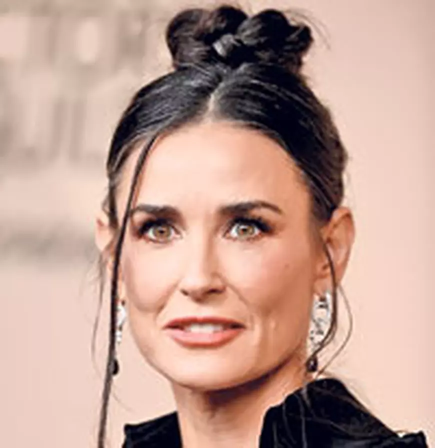 12-13-Demi-Moore