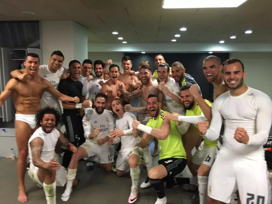 Imaginea bucuriei din vestiarul realului postată pe Twitter de Gareth Bale îl scoate în evidență pe „gigolo-ul” Ronaldo