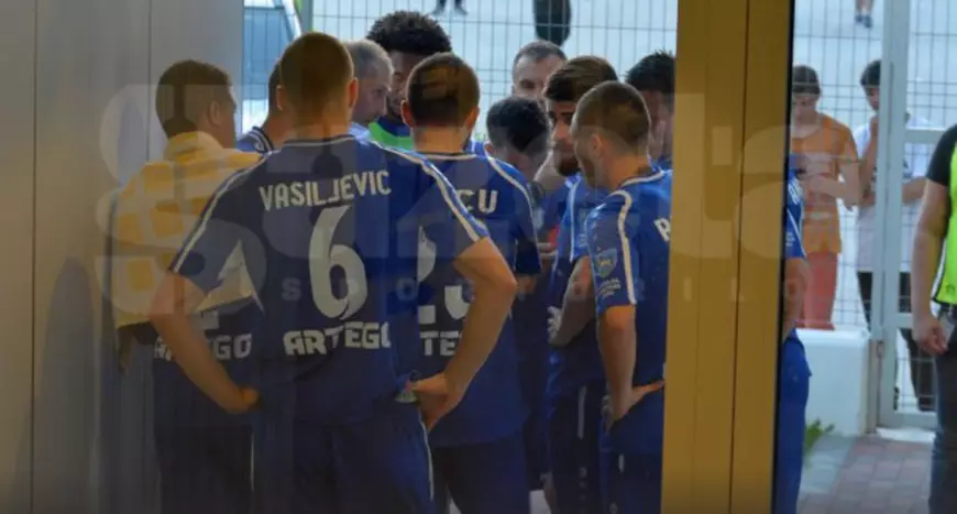 Edi Iordănescu i-a scos pe jucători din vestiare FOTO: gsp.ro