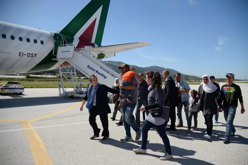 Papa Francisc a luat în Italia 12 imigranți, la sfârșitul vizitei pe insula Lesbos 