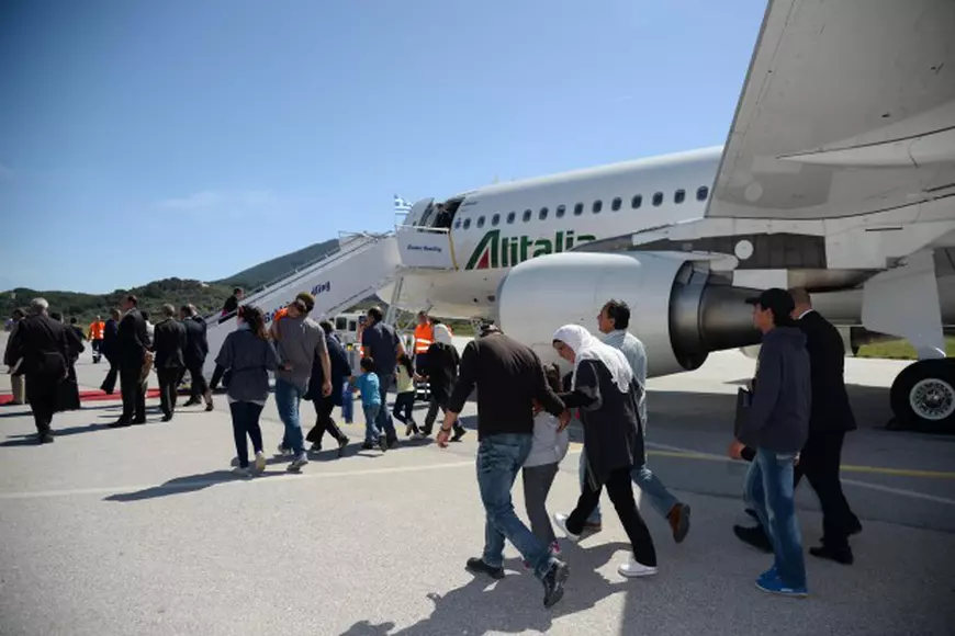 Papa Francisc a luat în Italia 12 imigranți, la sfârșitul vizitei pe insula Lesbos 