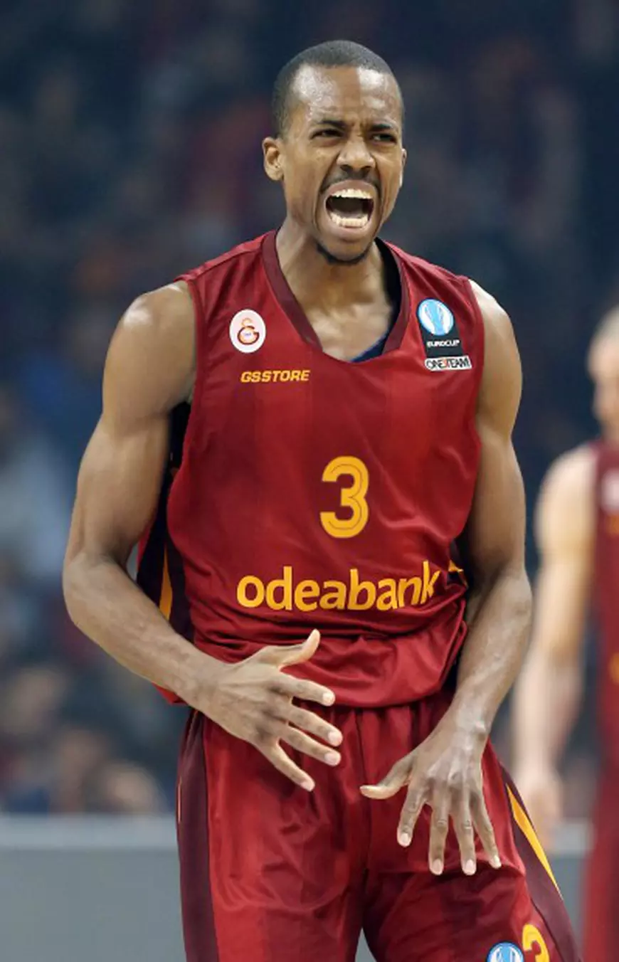 epa05280219 Galatasaray's Errick McCollum reacts during the basketball Eurocup final between Galatasaray and Strasbourg at Abdi Ipekci Sports Hall, Istanbul Turkey, 27 April 2016.  EPA/TOLGA BOZOGLU