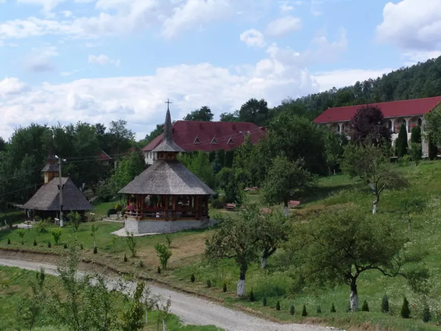 manastirea stramba 17 iulie 2012 006