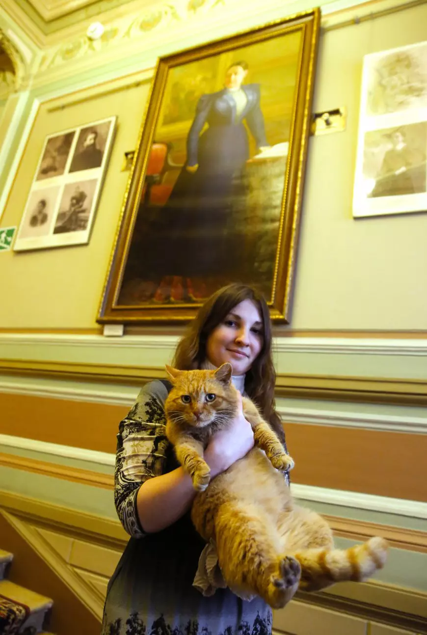 Serpukhov History And Art Museum Hires Cat As Porter