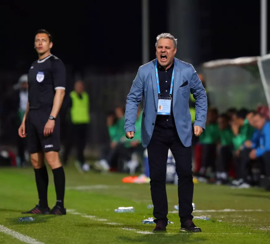 Șumudică a scris un text motivațional pentru elevii săi FOTO: Vlad Chirea