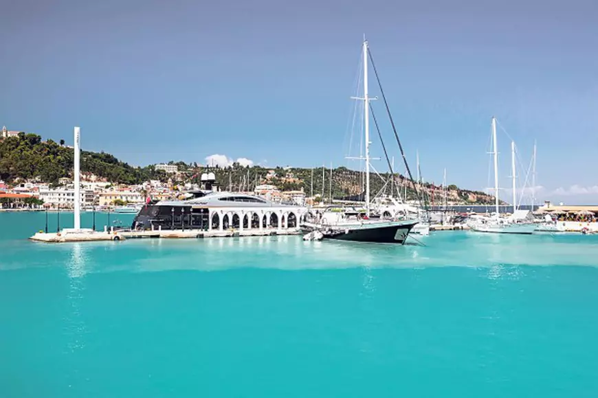 În Zakynthos te vor cuceri pe viaţă apele turcoaz