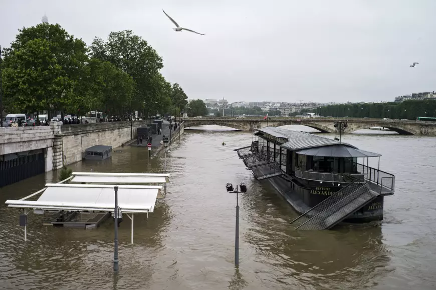 Heavy rains in Paris