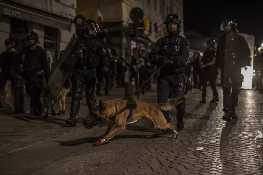epa05358594 French riot police patrol the streets due to violent skimishes between soccer fans following the UEFA EURO 2016 group B soccer match between England and Russia in the port of Marseille, France, 11 June 2016. EPA/OLIVER WEIKEN
