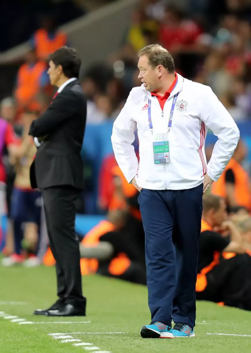epa05380396 Russia's coach Leonid Slutsky during the UEFA EURO 2016 group B preliminary round match between Russia and Wales at Stade Municipal in Toulouse, France, 20 June 2016. (RESTRICTIONS APPLY: For editorial news reporting purposes only. Not used for commercial or marketing purposes without prior written approval of UEFA. Images must appear as still images and must not emulate match action video footage. Photographs published in online publications (whether via the Internet or otherwise) shall have an interval of at least 20 seconds between the posting.) EPA/KHALED ELFIQI EDITORIAL USE ONLY
