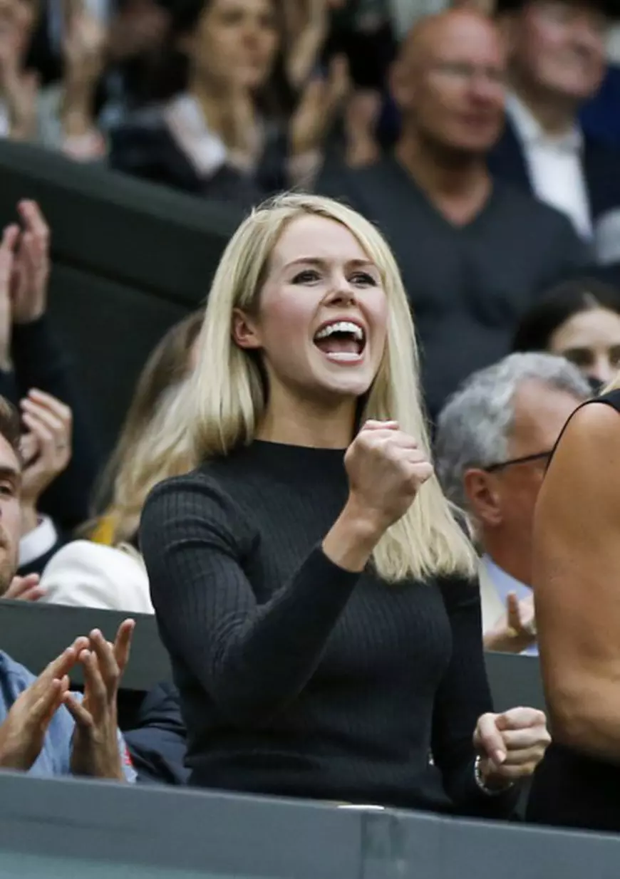 epa05398065 Jennifer Bate, girlfriend of Great Britain's Marcus Willis, celebrates with unidentified friends during the second round match against Roger Federer of Switzerland at the Wimbledon Championships at the All England Lawn Tennis Club, in London, Britain, 29 June 2016. EPA/PETER KLAUNZER EDITORIAL USE ONLY/NO COMMERCIAL SALES