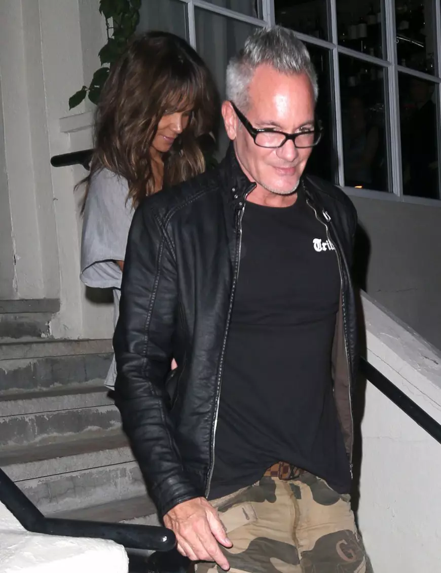 Halle Berry & A Mystery Man Out For Dinner In NYC
