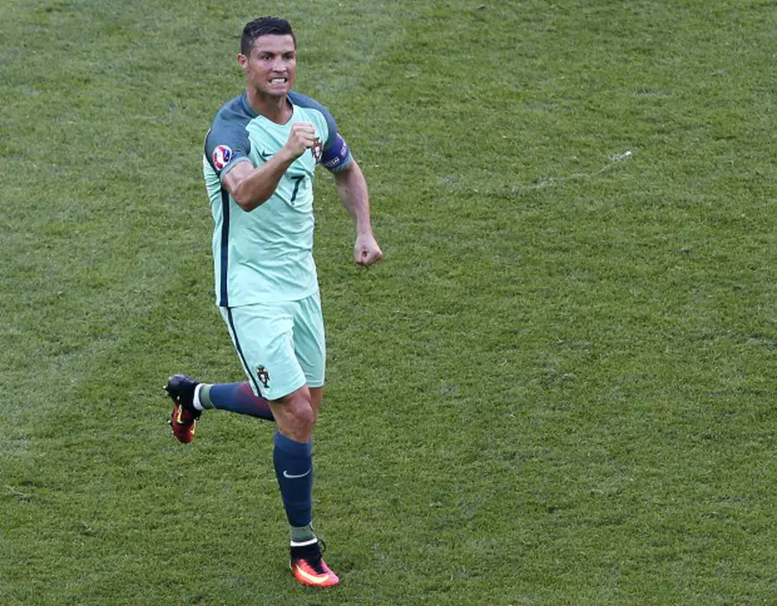Cristiano Ronaldo n-a gustat deocamdată din bucuria unui mare succes cu naționala EPA/SERGEY DOLZHENKO 