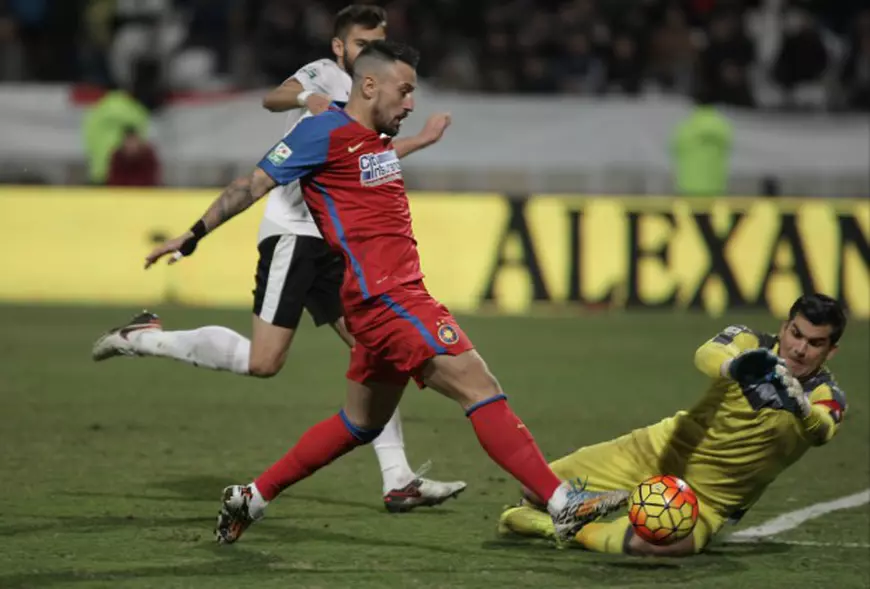 Timo Gebhart (roșu) n-a reușit niciun gol la Steaua