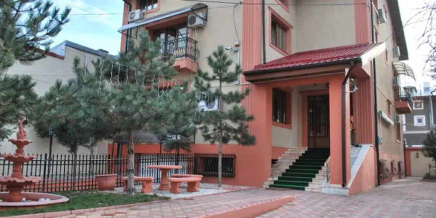 vila raluca