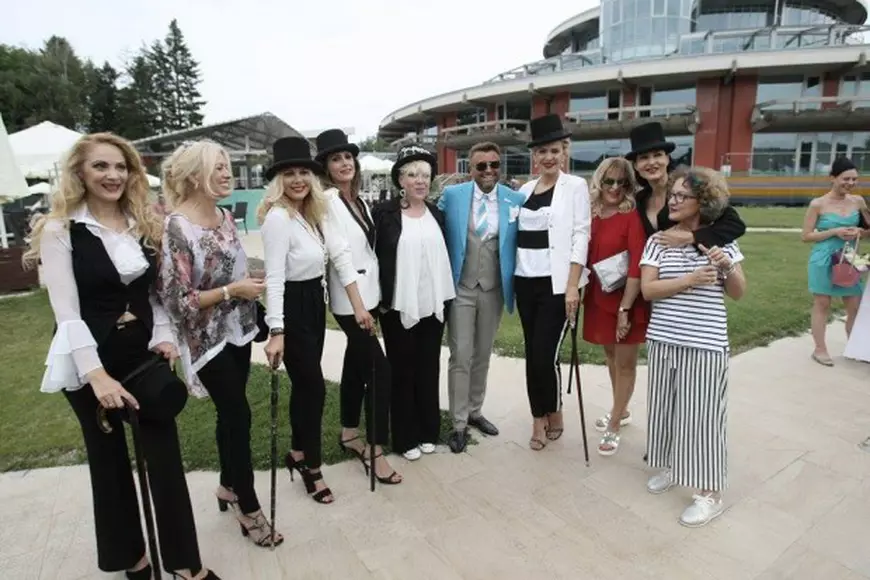 zina invitati bote chiriac