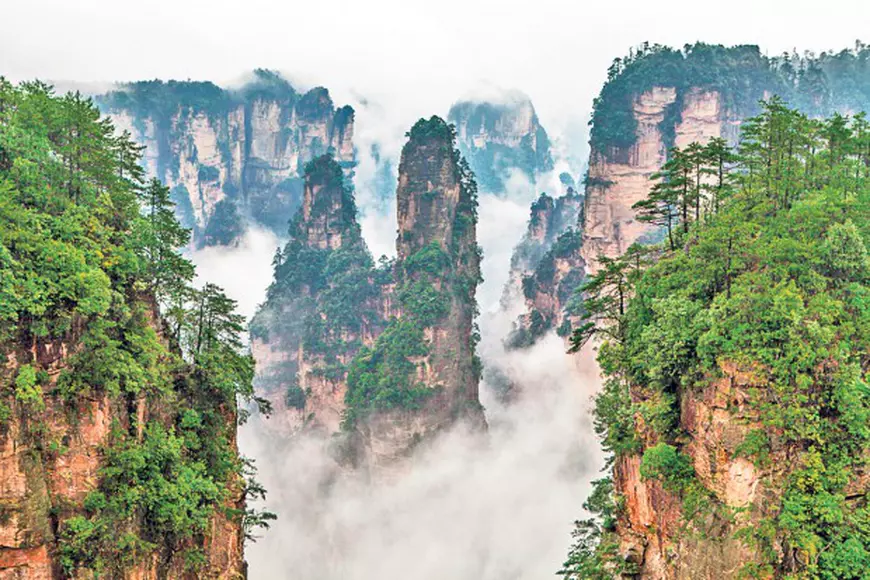 08-Muntii-Tianzi-shutterstock