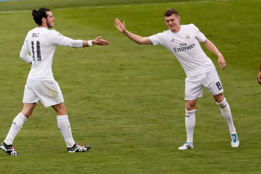 Gareth Bale (stânga) și Toni Kroos sunt colegi la Real Madrid. (FOTO: EPA)