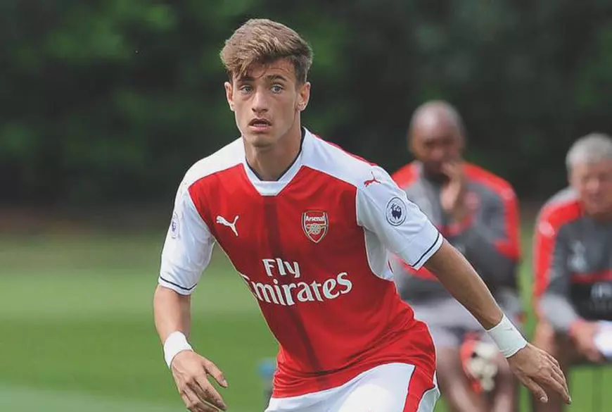 Juniorul Vlad Dragomir, convocat de Arsene Wenger în lotul lui Arsenal pentru partida cu BATE din Europa League
