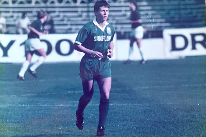 Adrian, în tricoul Valenciei