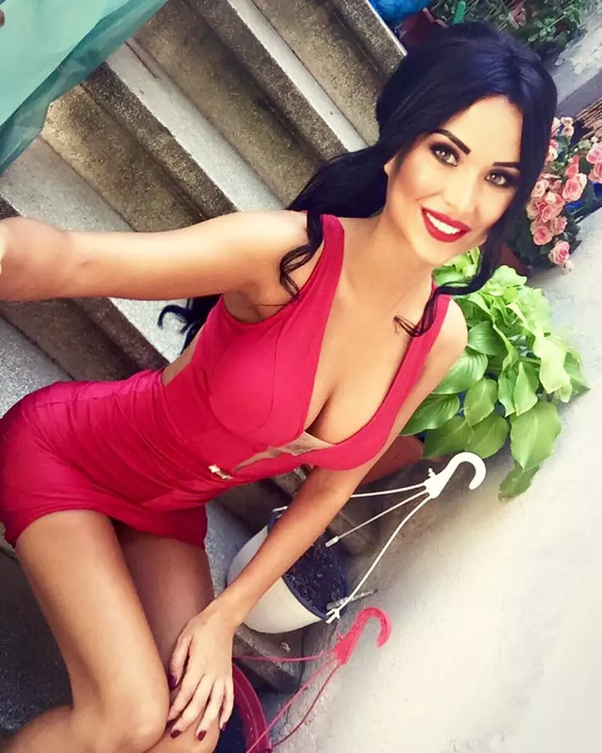 daniela crudu sexy2
