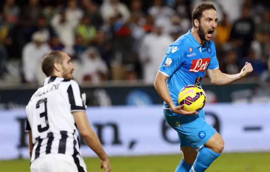 Gonzalo Higuain, pe vremea când se bucura după reușitele din partidele cu Juventus EPA/STR