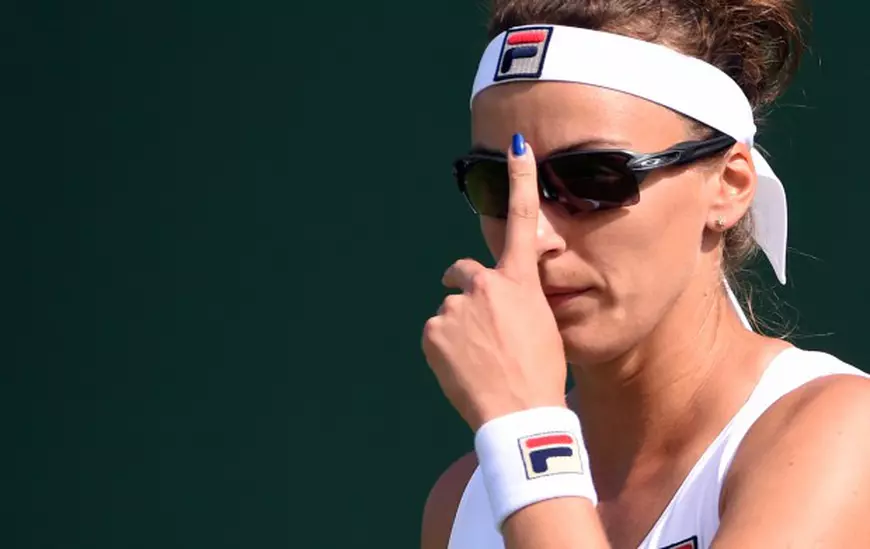 epa05394761 Yaroslava Shvedova of Kazakhstan during her first round match against Julia Goerges of Germany at Wimbledon Championships at the All England Lawn Tennis Club, in London, Britain, 27 June 201 EPA/FACUNDO ARRIZABALAGA EDITORIAL USE ONLY/NO COMMERCIAL SALES