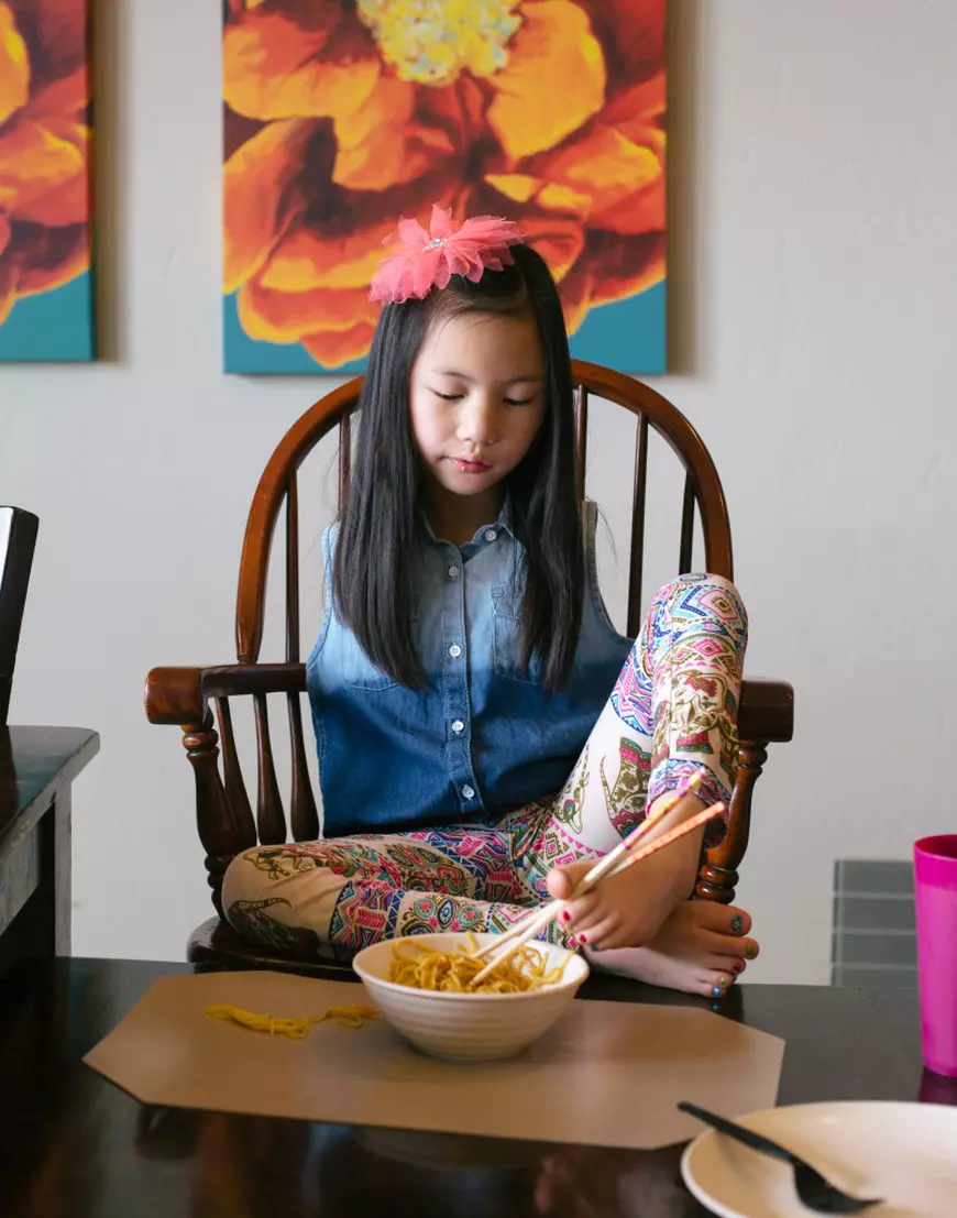Incredible Seven-Year-Old Uses Her Feet As Hands