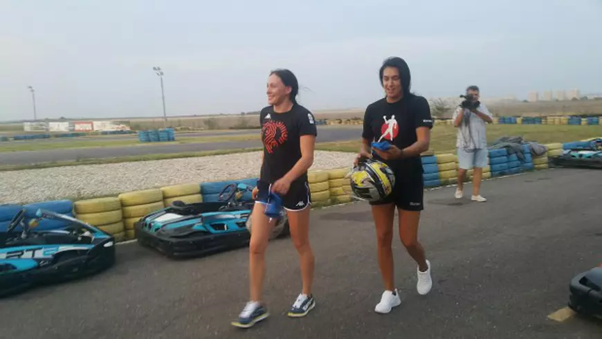 Jocuri Olimpice. Cu toată viteza înainte! Handbalistele s-au distrat la karting. Neagu, cea mai tare! FOTO & VIDEO