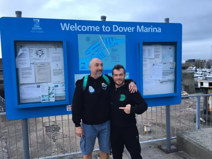 Alături de Kamil Resa Alsaran, turcul care a trecut de două ori Canalul Mânecii, deținând recordul celui mai în vârstă turc ce a traversat Canalul.