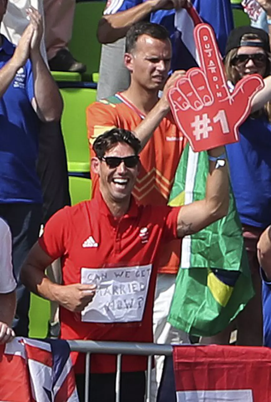 Logodnicul Charlottei Dujardin, cu mesajul dedicat sportivei britanice. FOTO: EPA