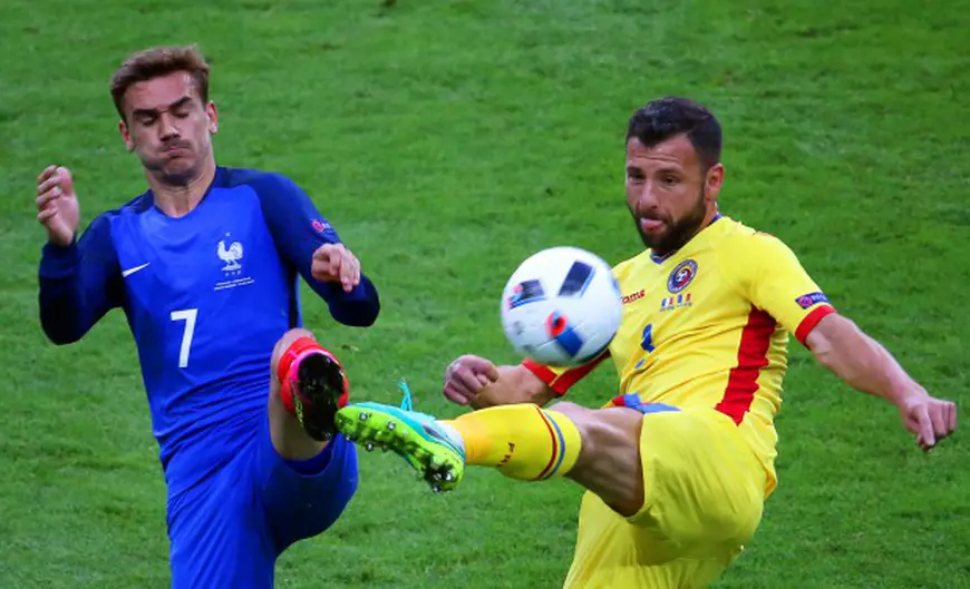 epaselect epa05355656 Antoine Griezmann (L) of France in action against Razvan Rat (R) of Romania during the UEFA EURO 2016 group A preliminary round match between France and Romania at Stade de France in Saint-Denis, France, 10 June 2016. (RESTRICTIONS APPLY: For editorial news reporting purposes only. Not used for commercial or marketing purposes without prior written approval of UEFA. Images must appear as still images and must not emulate match action video footage. Photographs published in online publications (whether via the Internet or otherwise) shall have an interval of at least 20 seconds between the posting.) EPA/SRDJAN SUKI EDITORIAL USE ONLY