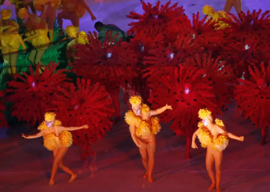 epa05506327 Artists perform during the Closing Ceremony of the Rio 2016 Olympic Games at the Maracana Stadium in Rio de Janeiro, Brazil, 21 August 2016. EPA/MICHAEL REYNOLDS