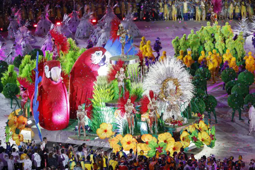 epa05506344 Carnival trucks parade during the Closing Ceremony of the Rio 2016 Olympic Games at the Maracana Stadium in Rio de Janeiro, Brazil, 21 August 2016. EPA/MICHAEL REYNOLDS