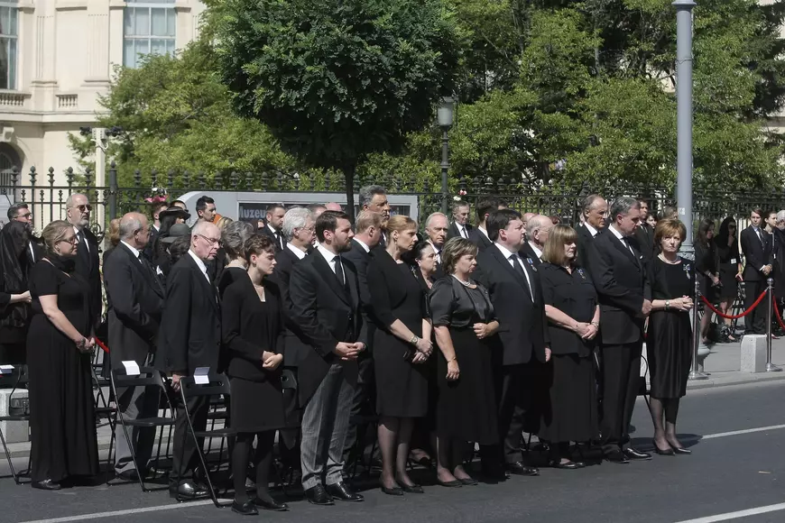 inmormantare regina ana (1)