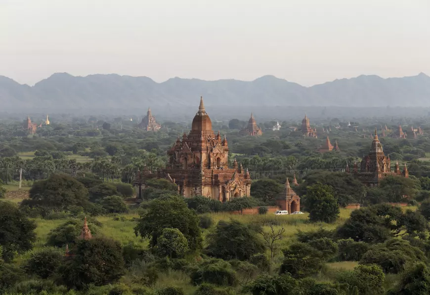 Vedere generală asupra ansamblului de 2.500 de pagode din Bagan, Myanmar