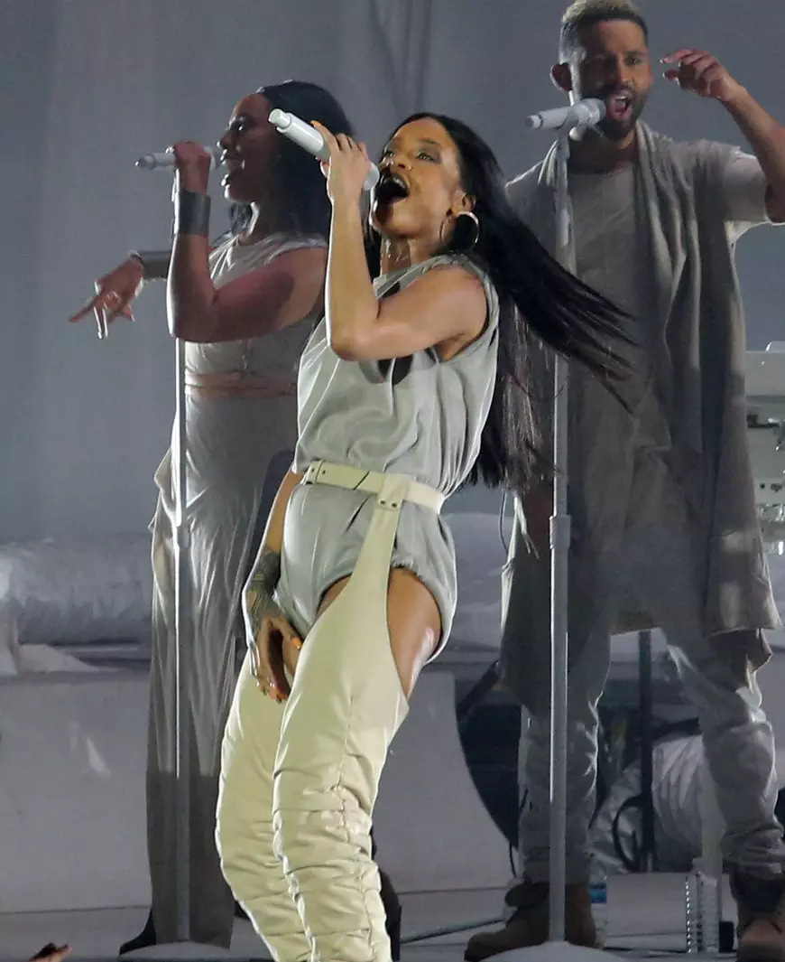 Rihanna Performs In Vancouver