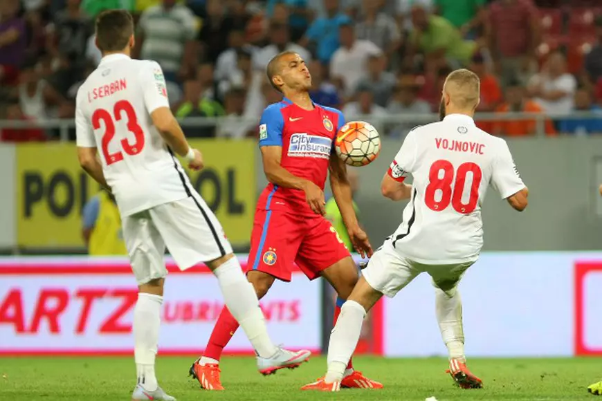 Tahar (în roșu) n-a impresionat la Steaua