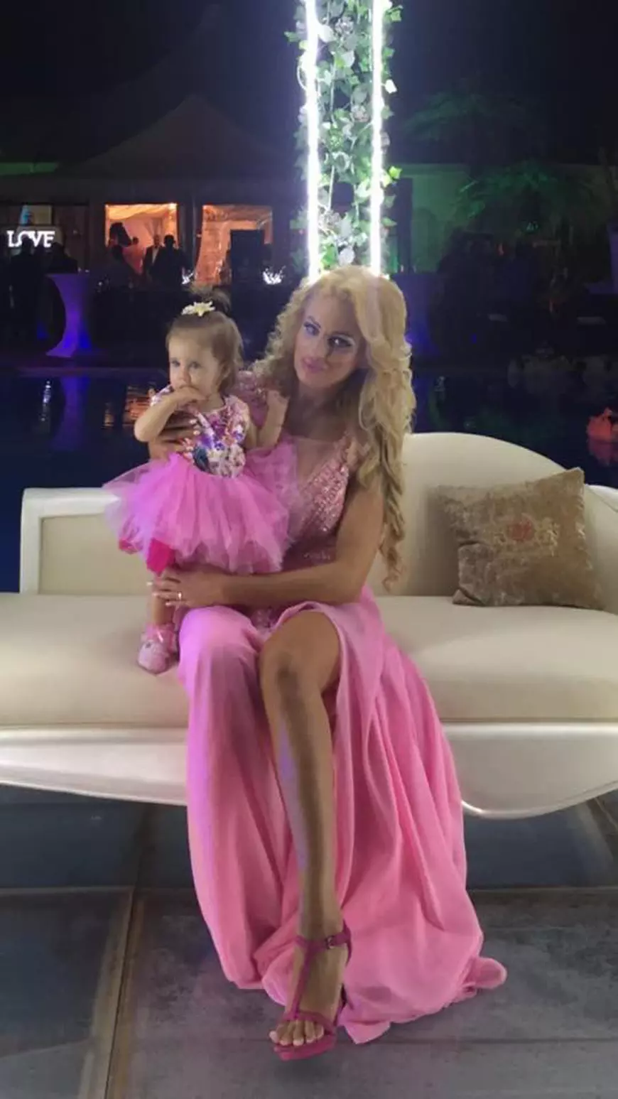 Sânziana Buruiană și fetița ei, Izabela