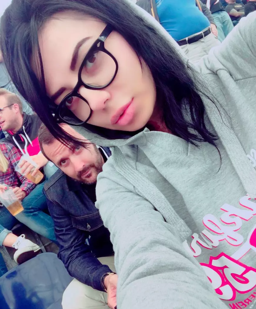 DJ Wanda, alături de iubitul ei neamț, Stephan, cu care a avut o întâlnire romantică pe un stadion din Frankfurt